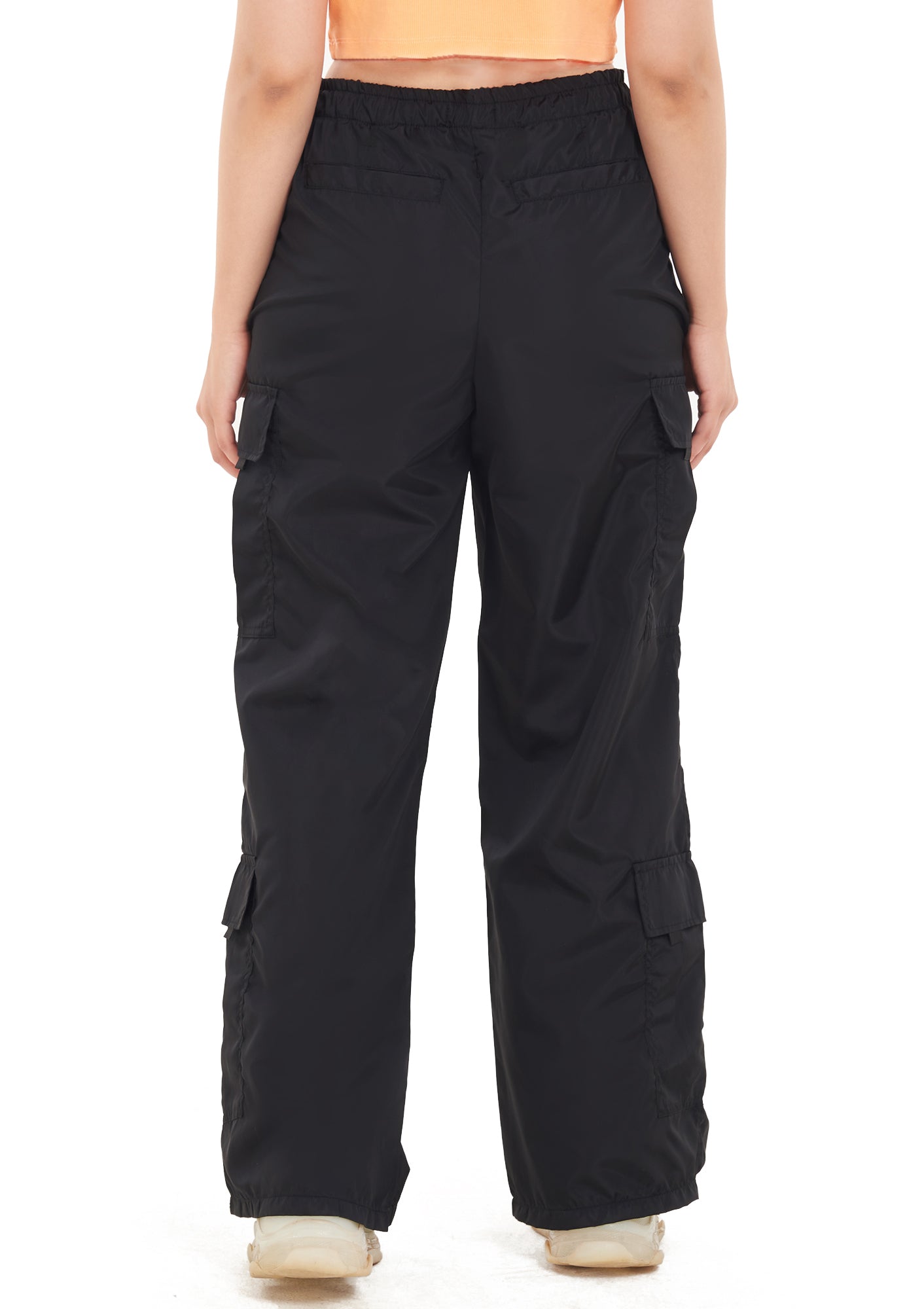 Black pocket parachute pant